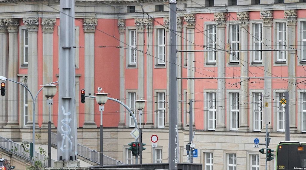 Regenbogenflagge im Landtag gehisst
