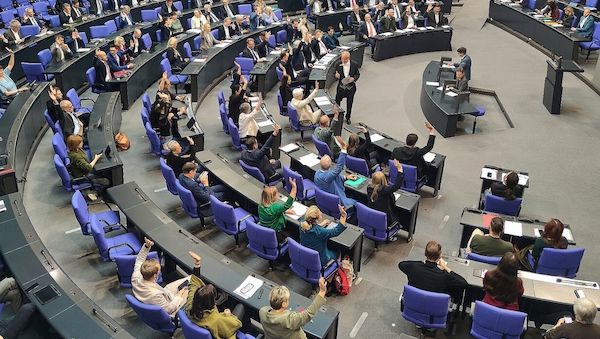 Grüne bringen eigenes Gesetz zur Aussetzung der Diätenerhöhung ein
