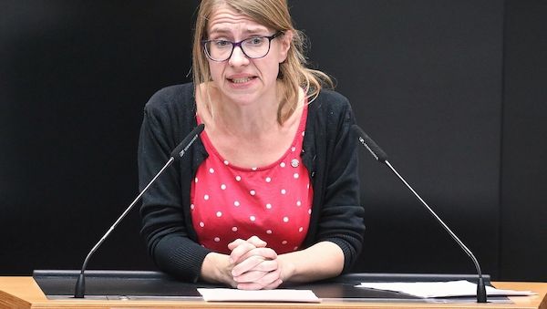 Bildungssprecherin der Linken kritisiert Entlastungsvereinbarung als Mogelpackung