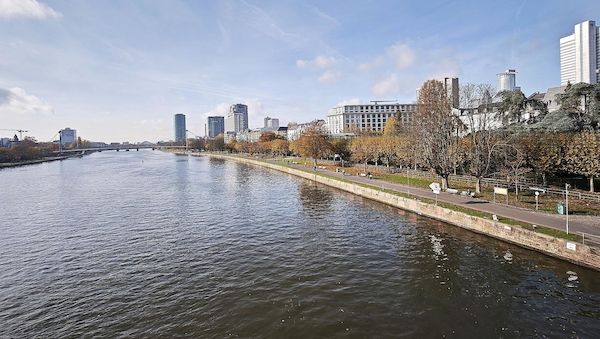 Frankfurt startet Postkartenaktion zur Mietpreisbremse