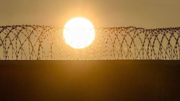 Polizei stoppt an Gefängnis nächtlichen Schmuggel per Drohne