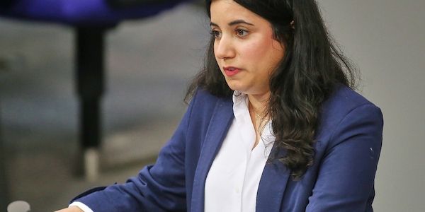 Grüne fordern Aussetzung des Umbaus von "Demokratie leben"