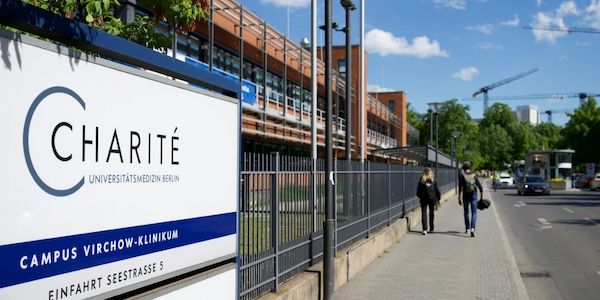 Warum ein Ebola-Patient in Berlin behandelt werden soll