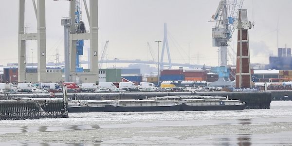 Linksfraktion wirft Senat Zeitspiel bei "Klimakillergas" im Hafen vor
