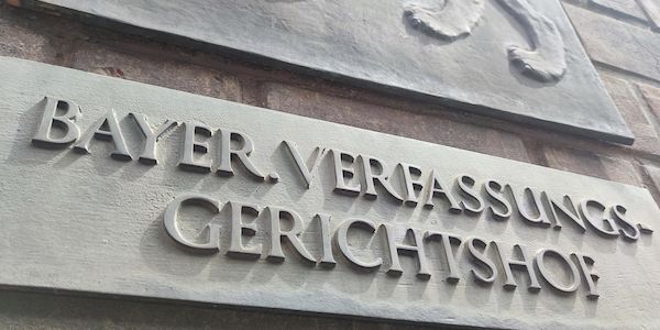 BayVGH schränkt Auskunft über Gästelisten bei Staatsempfängen im Rahmen der „Ludwig-Erhard-Gipfel“ ein
