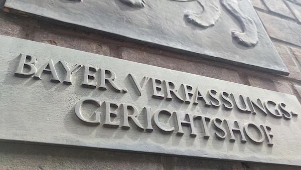 BayVGH schränkt Auskunft über Gästelisten bei Staatsempfängen im Rahmen der „Ludwig-Erhard-Gipfel“ ein