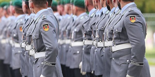 Bundeswehr mit Aufwuchs zufrieden - Wehrpflicht-Frage offen
