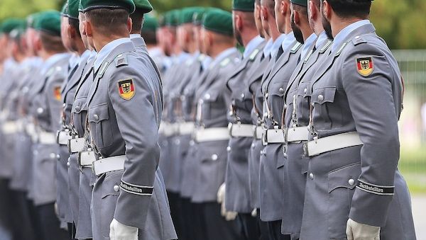 Bundeswehr mit Aufwuchs zufrieden - Wehrpflicht-Frage offen