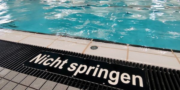 Umfrage: Schwimmbäder suchen dringend Bademeister