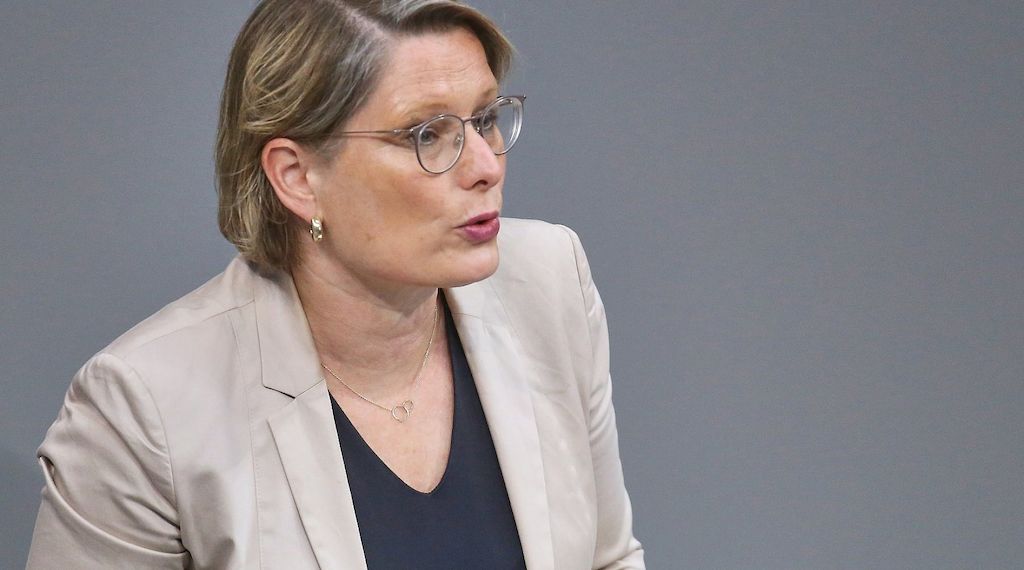 Hubig will Opfern häuslicher Gewalt schnelle Scheidung ermöglichen