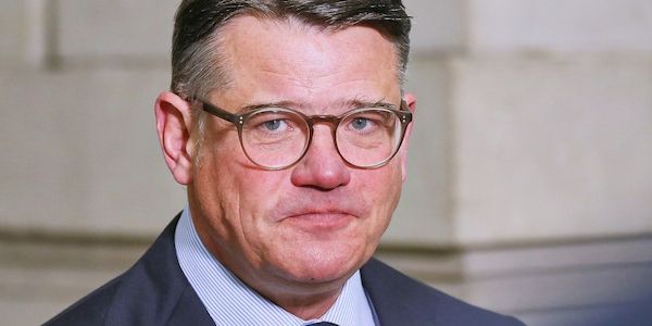 Rhein fordert härtere Sanktionen für Arbeitsverweigerer
