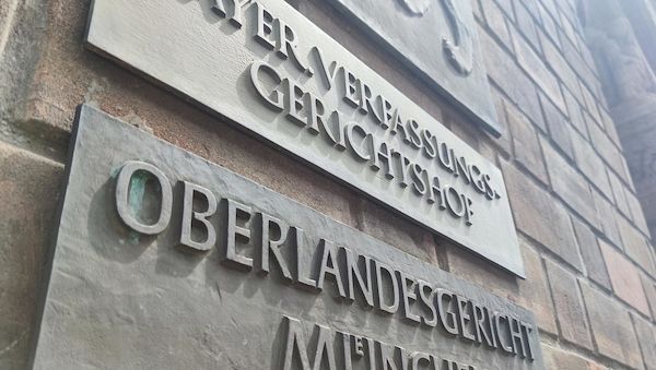 Urteil gegen Mitglieder der Kaiserreichsgruppe: Haftstrafen und Bewährung