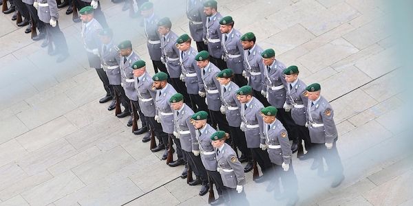 Verfassungsmäßigkeit des Bundeswehr-Beschaffungsbeschleunigungsgesetzes in Düsseldorf geprüft