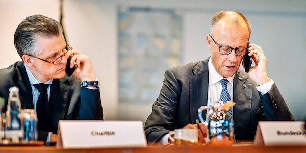 Berlin würde entführtes Passagierflugzeug nicht abschießen