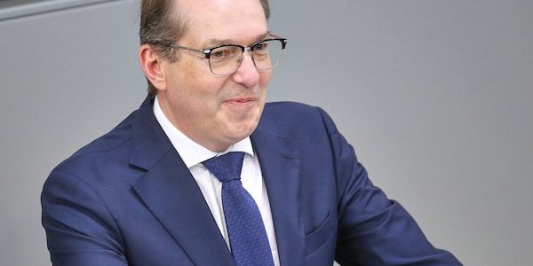 Dobrindt will Abschiebungen von Straftätern beschleunigen