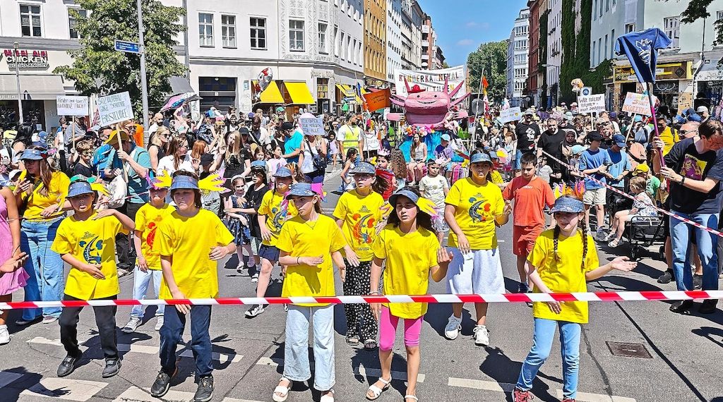 30. Kinderkarneval der Kulturen zieht durch Berlin-Kreuzberg