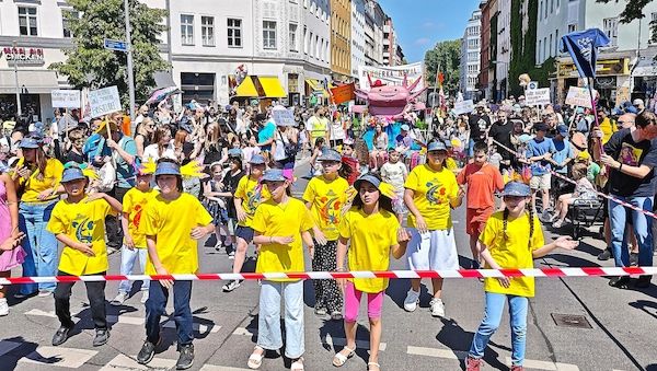 30. Kinderkarneval der Kulturen zieht durch Berlin-Kreuzberg