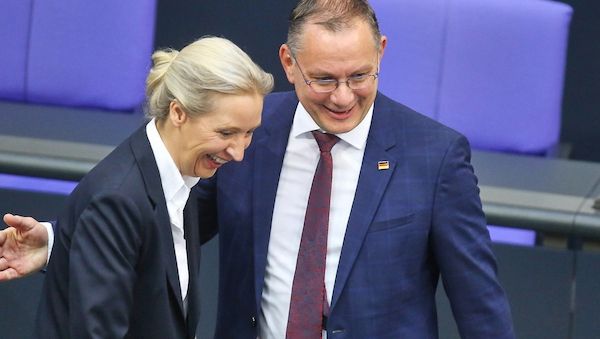 Forsa: AfD trotz leichter Verluste weiter vor Union