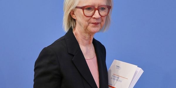 Schnitzer fordert stärkeren Fokus auf KI-Debatte