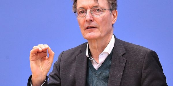 Lauterbach will weitere Ebola-Patienten aus USA aufnehmen