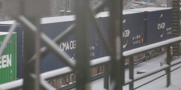 Importpreise legen im April kräftig zu