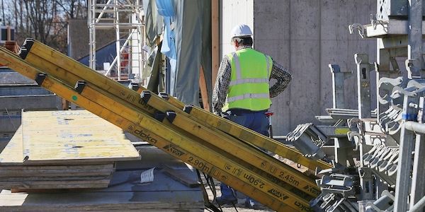 Erwerbstätigkeit im April nahezu unverändert