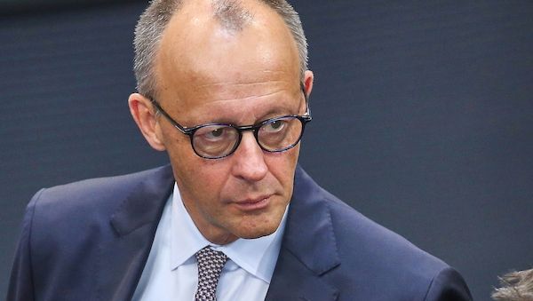 Schauspieler Dietz erneuert Kritik an Merz bei Behindertenhilfe