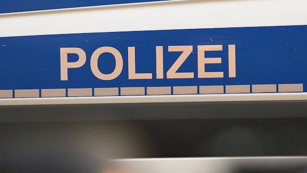 Lkw-Fahrer kollidiert mit mehreren geparkten Fahrzeugen in Charlottenburg