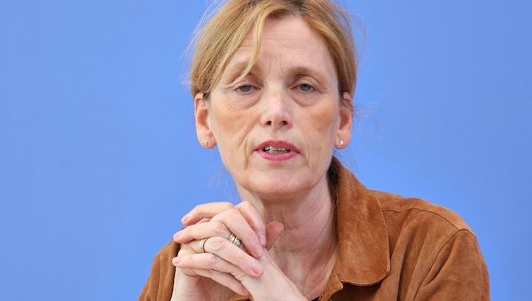 Prien verlangt von "Demokratie leben"-Programm mehr Wirksamkeit