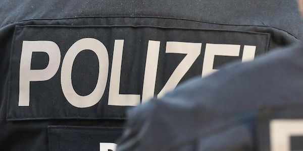 Polizei stoppt mutmaßliches Autorennen in Walle