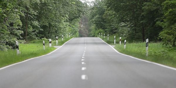 Bayern startet Schwerpunktmonat für mehr Sicherheit auf Landstraßen
