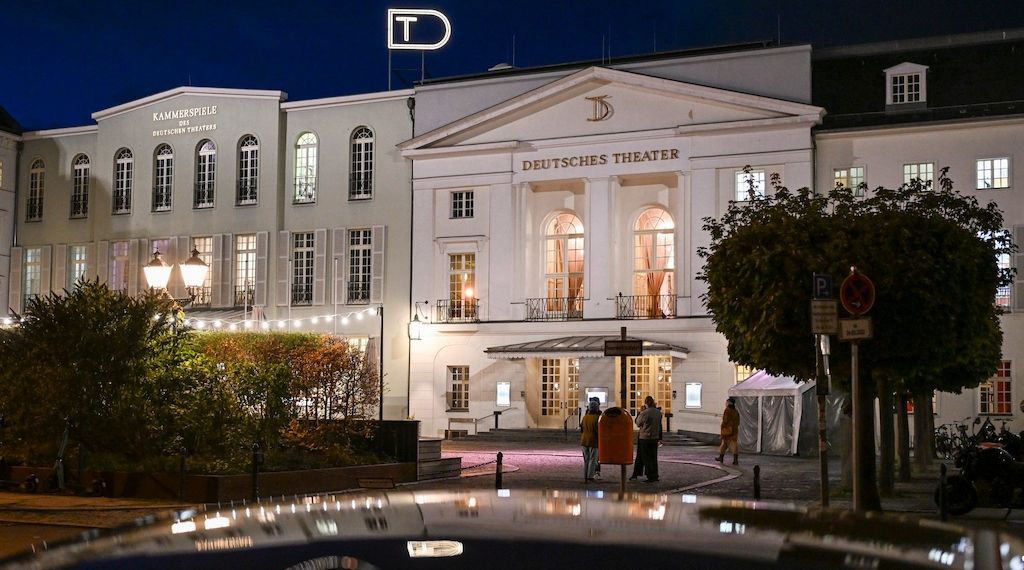 Das Deutsche Theater in Berlin spielt nun auch draußen