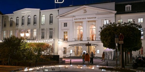 Das Deutsche Theater in Berlin spielt nun auch draußen