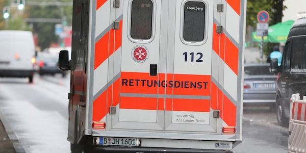 Motorradfahrer und Beifahrer bei Unfall in Hermsdorf verletzt