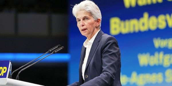 Strack-Zimmermann: Kandidatur erst zwei Tage vorher beschlossen