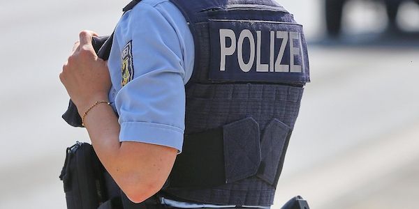 Unbekannter nach versuchtem Treppenstoß im Bremer Hauptbahnhof gesucht