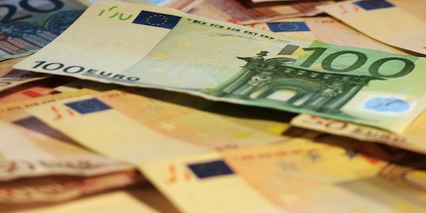 Auswertung: Zinskosten belasten EU-Staaten deutlich