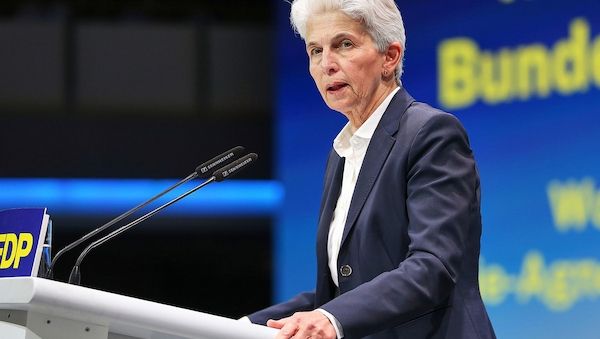Strack-Zimmermann: Kandidatur sollte Austritte aus FDP verhindern
