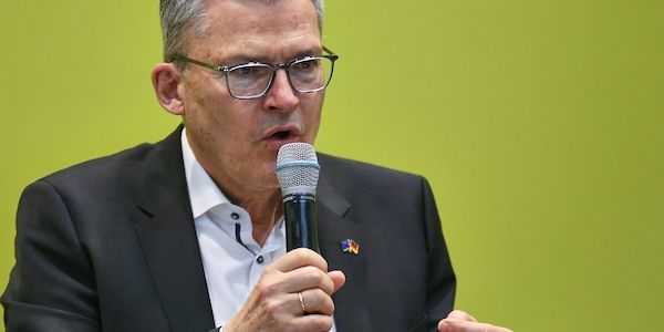Kiesewetter kritisiert Teilnehmer von russischem Wirtschaftsforum
