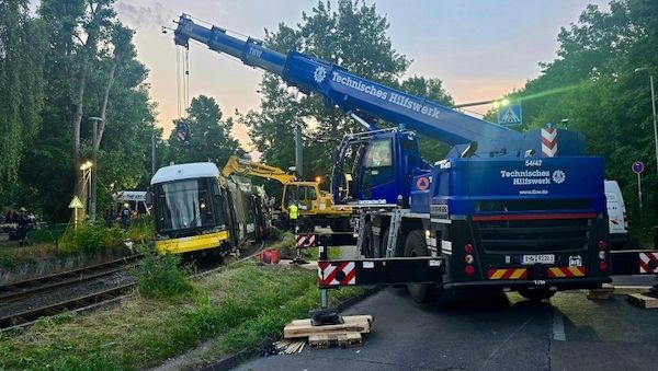 THW hilft bei Bergung nach Straßenbahnunfall in Berlin-Lichtenberg