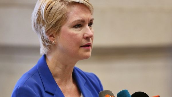 Schwesig kritisiert Warkens Pflegereform als schweren Fehler
