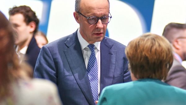 Merkel wirbt für Geduld mit Regierung Merz