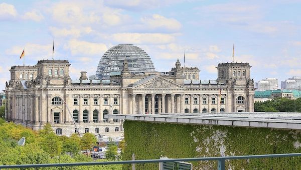 Familienunternehmer fordern Wegfall der Sommerpause