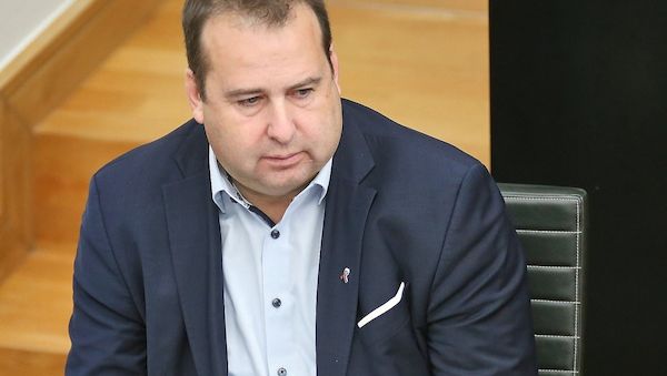 SPD-Gesundheitsminister kritisiert Pflegereform
