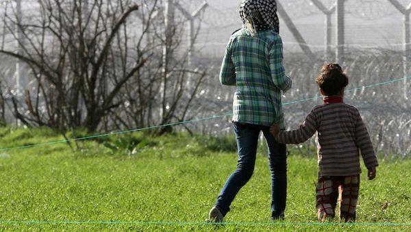 EU-Kommissar verspricht "faire" Bedingungen in Asylzentren