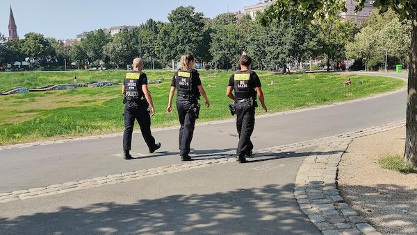 Unbekannte beschmieren Schließzylinder am Görlitzer Park
