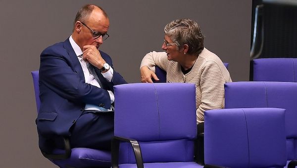 Grüne kritisieren Merz bei Sozialkonferenz in Eberswalde scharf