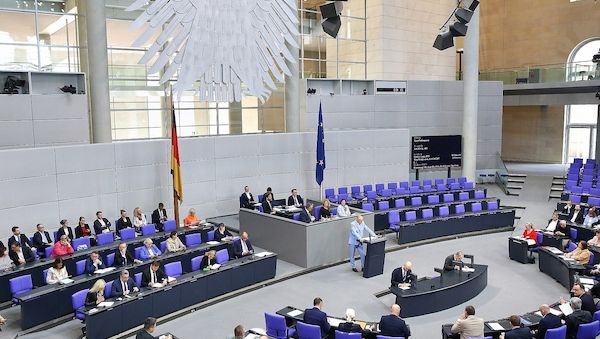 Verfassungsschützer für Prüfung der Geheimschutzpraxis im Bundestag