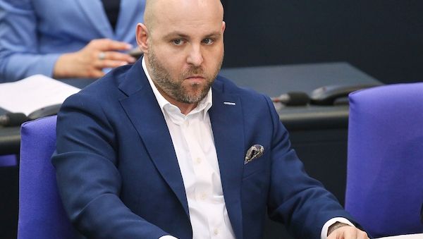AfD-Politiker Frohnmaier verteidigt Russland-Reise