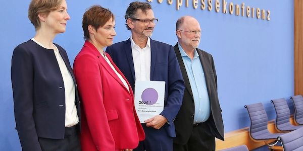 Friedensforscher warnen vor "Welt der Warlords"